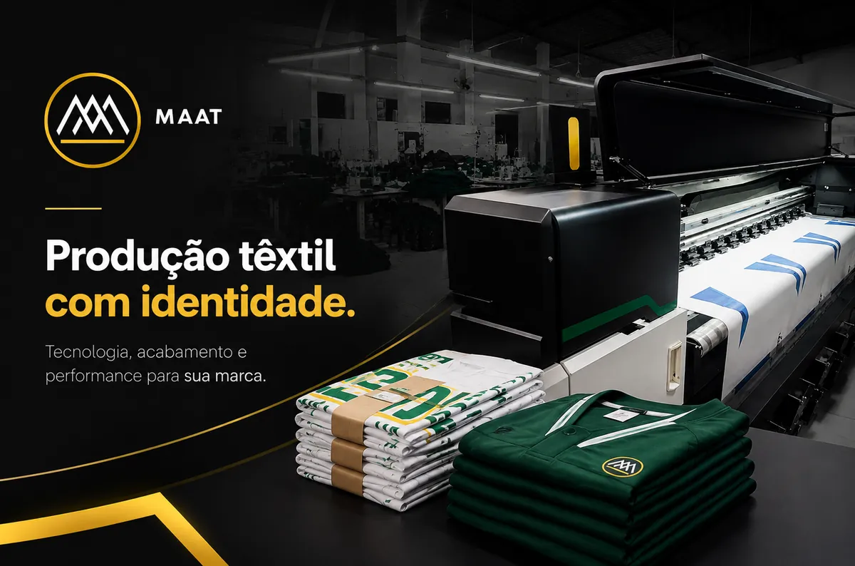 Banner da MAAT Soluções: produção têxtil com identidade, tecnologia, acabamento e performance para sua marca, com impressora de grande formato e uniformes dobrados